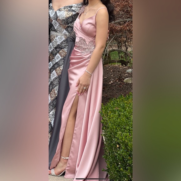 Dresses & Skirts - Pink dress